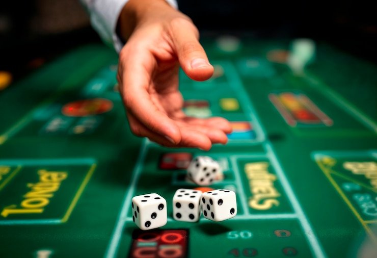 Fitur bonus putaran gratis dalam permainan Habanero di allototo dengan animasi simbol liar yang berkembang