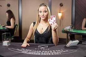 Tabel pembayaran (paytable) permainan Ninja vs Samurai menampilkan nilai setiap simbol dan fitur bonus